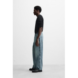 RELAXED STRAIGHT-LEG JEANS